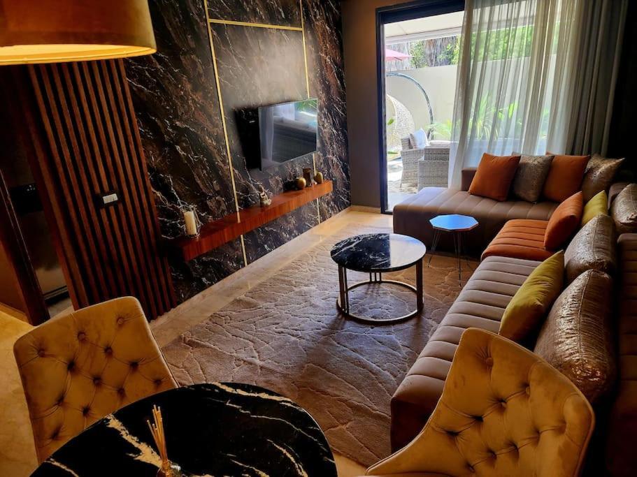 Apartment Elegant Studio With Jacuzzi Terrace And Swimming Pool
